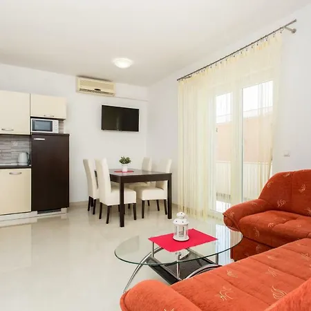 Apartment Mira